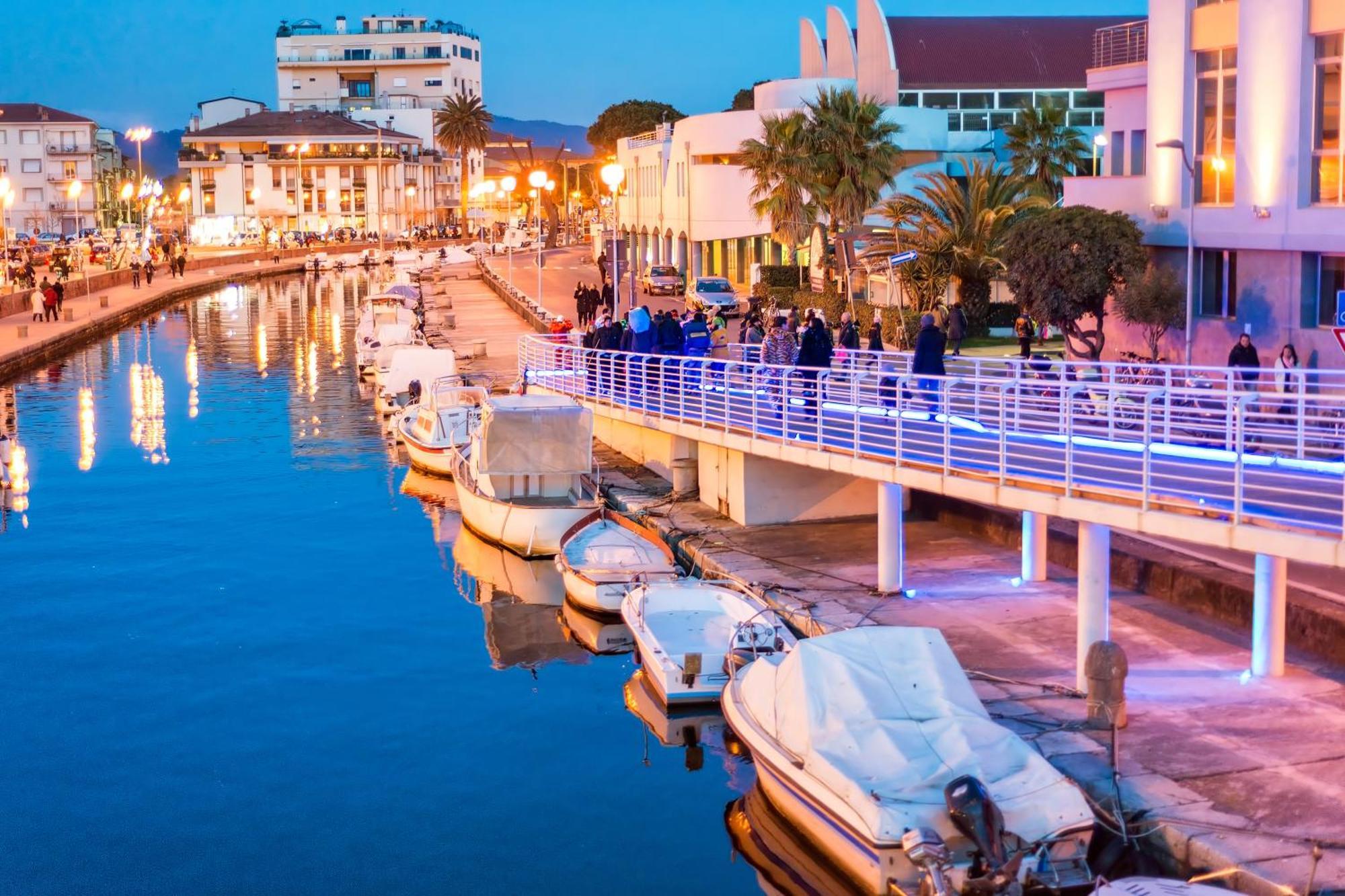Suite Ondina Viareggio Apartments Екстериор снимка