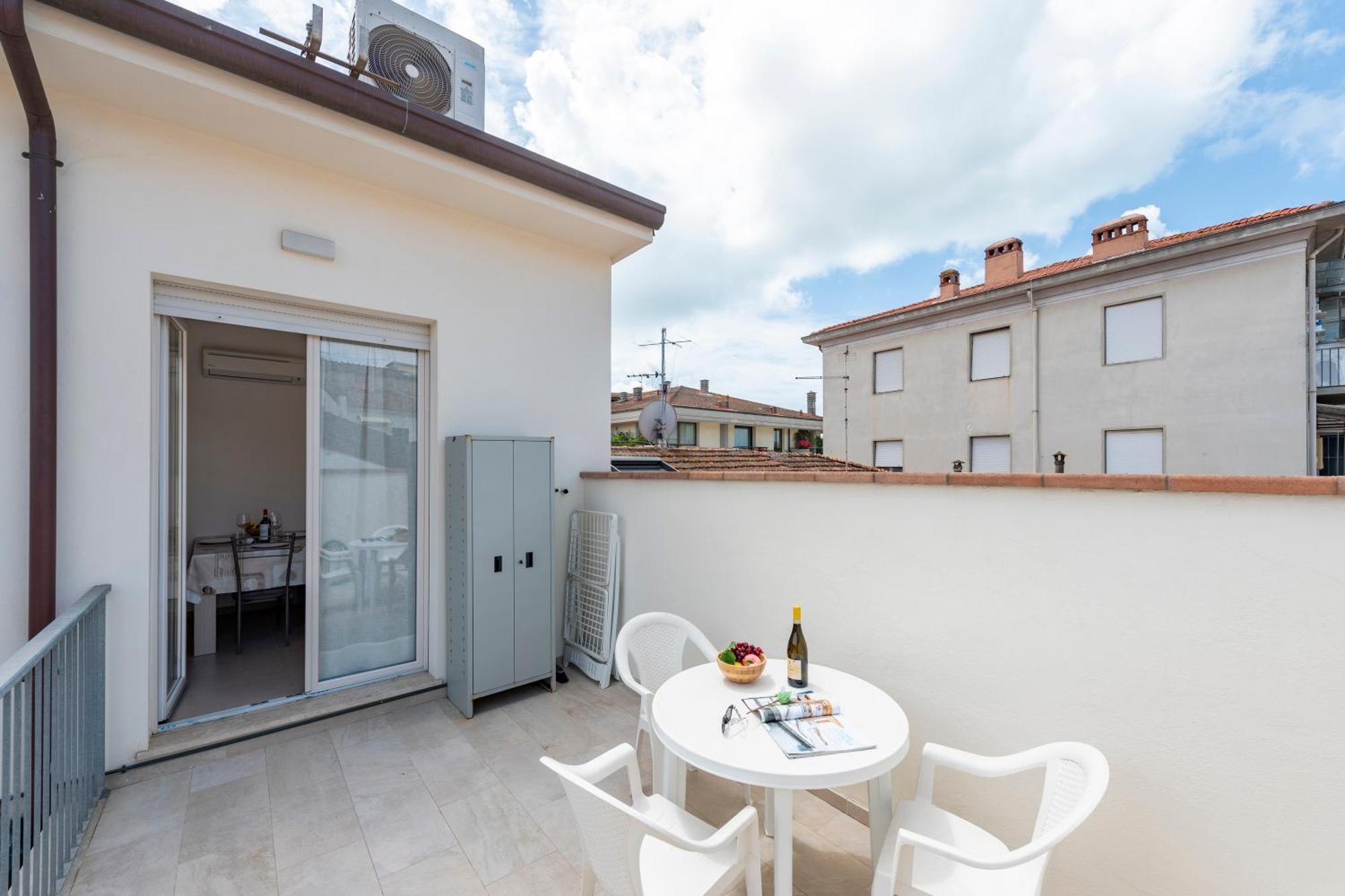 Suite Ondina Viareggio Apartments Екстериор снимка
